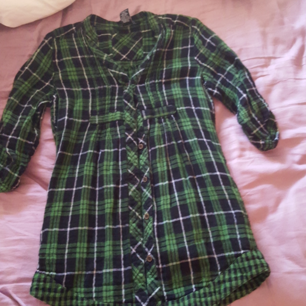 3/4 length sleeve green plaid button up shirt